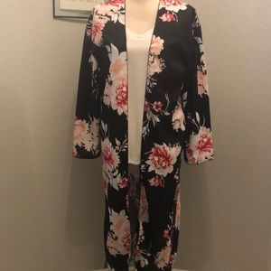 🛍 4 FOR $15🛍 Black Floral Kimono Duster